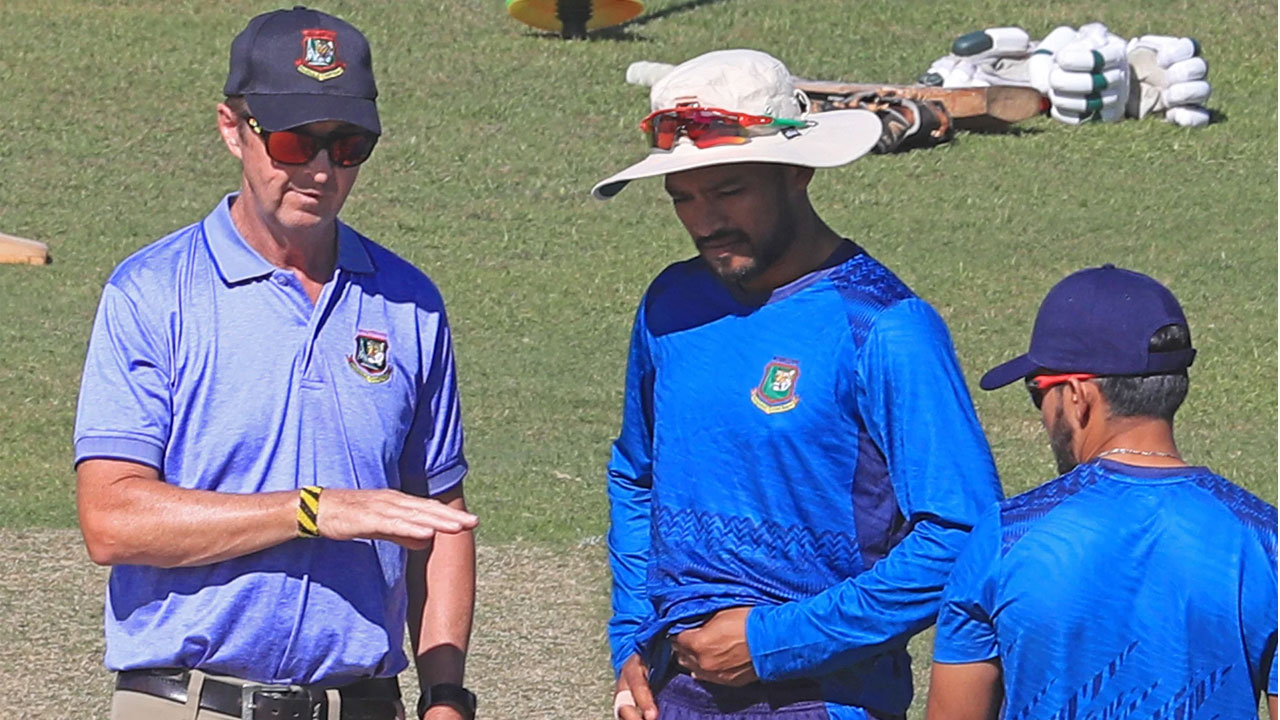 বাংলাদেশ ছেড়ে পাকিস্তানে চাকরি নিলেন হেমিং