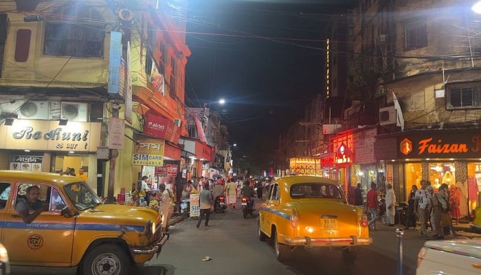 বাংলাদেশী পর্যটক সংকটে জমেনি কলকাতার পূজার বাজার