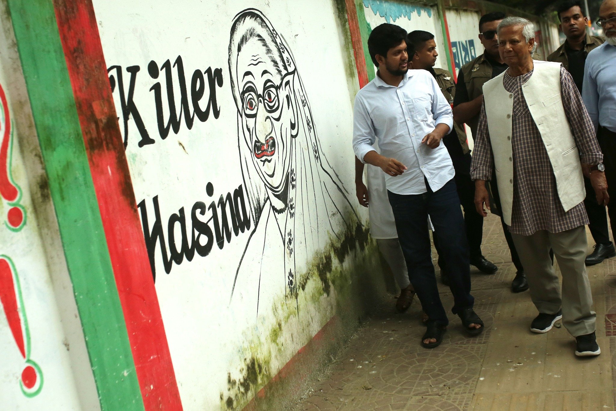 CA visits graffiti drawn by young revolutionaries at DU