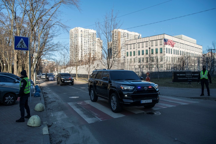 USA, Italy, Spain, Greece close embassies in Kiev