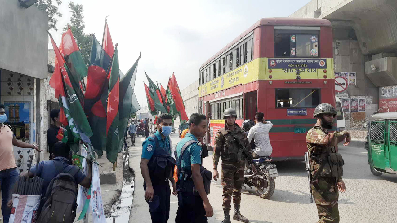 Khaleda Zia returning home, Security tightened in airport area