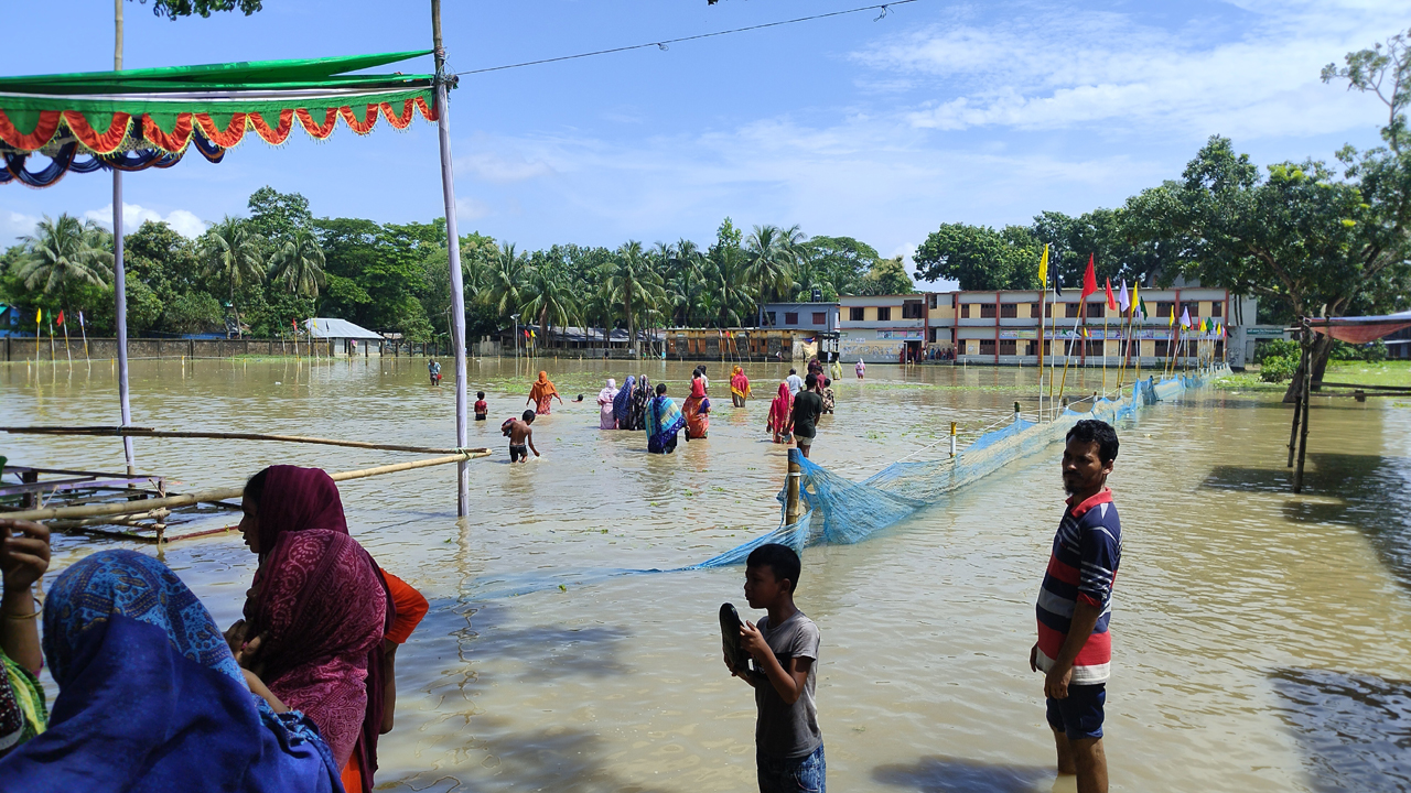 Flood situation improves in Feni, scars emerge