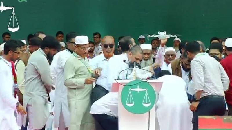 Jamaat Ameer falls ill on stage while giving a speech