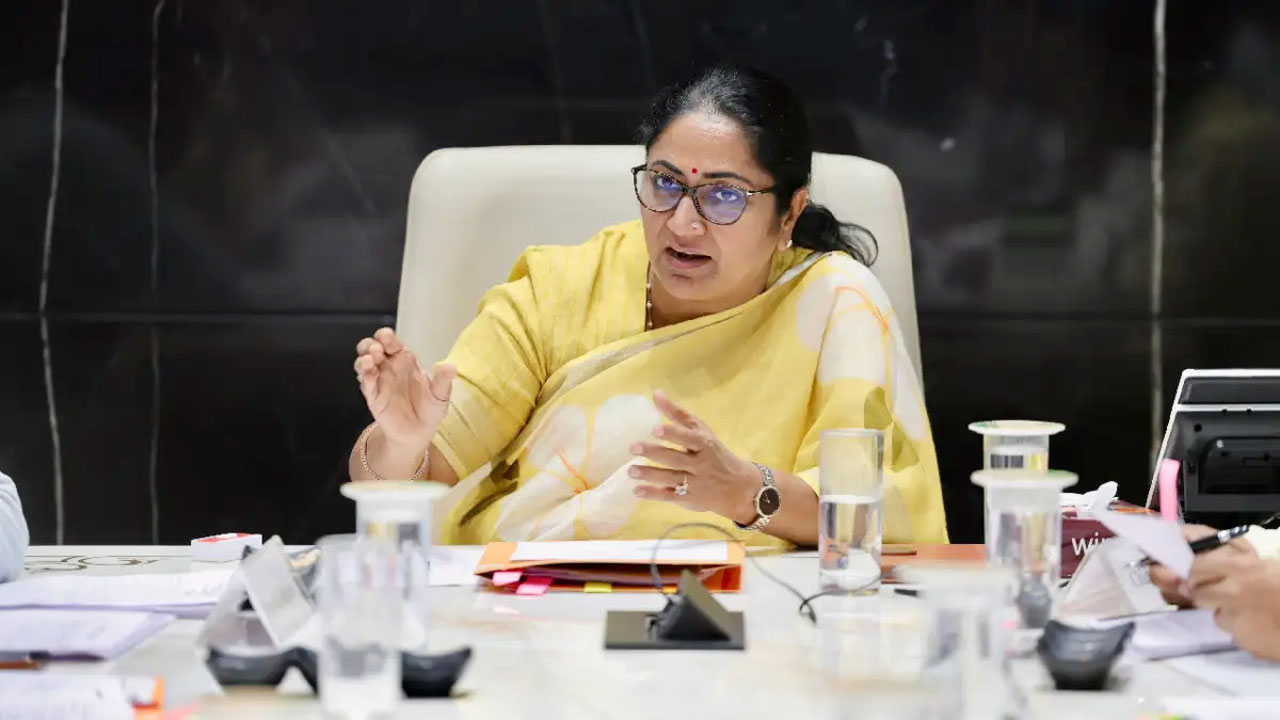 Delhi Chief Minister attacked at his residence, 1 arrested