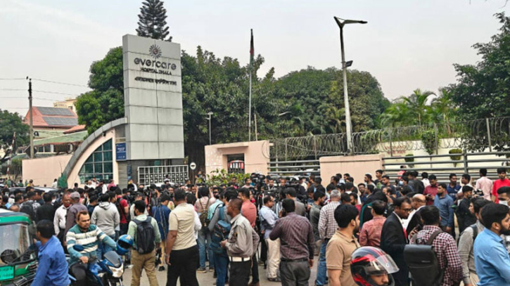 Tears in thousands of eyes, crowd at the hospital gate